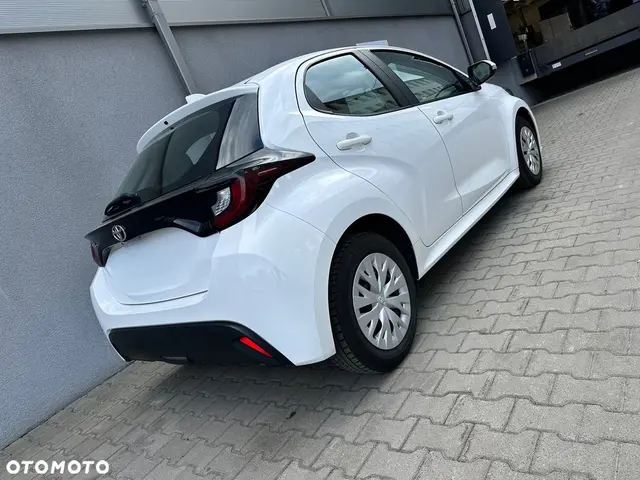 Toyota Yaris — zdjęcie 2